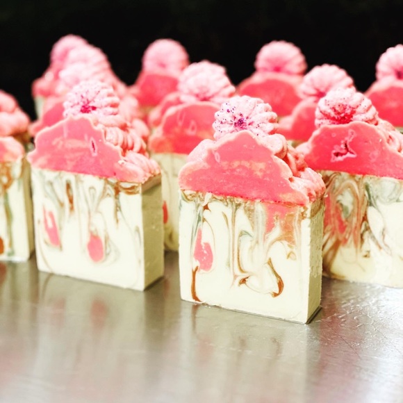 🌸CherryBlossom Essential Goat Milk & Cream Lather - Picture 4 of 6